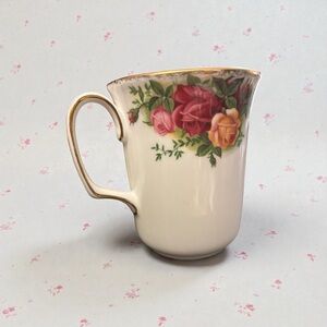 Royal Albert Old Country Roses Mug with Gold trim